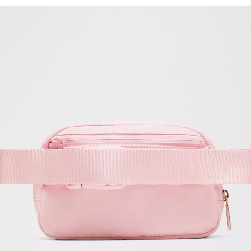 🍀🍀GIVEAWAYS 🍀🍀 🍋🍋 Lululemon Belt Bagg 🍋🍋 - Picture 3 of 3